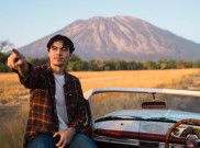 Nyoman Paul Temukan Orang yang Tepat di Single 'Tunggu Apa Lagi'