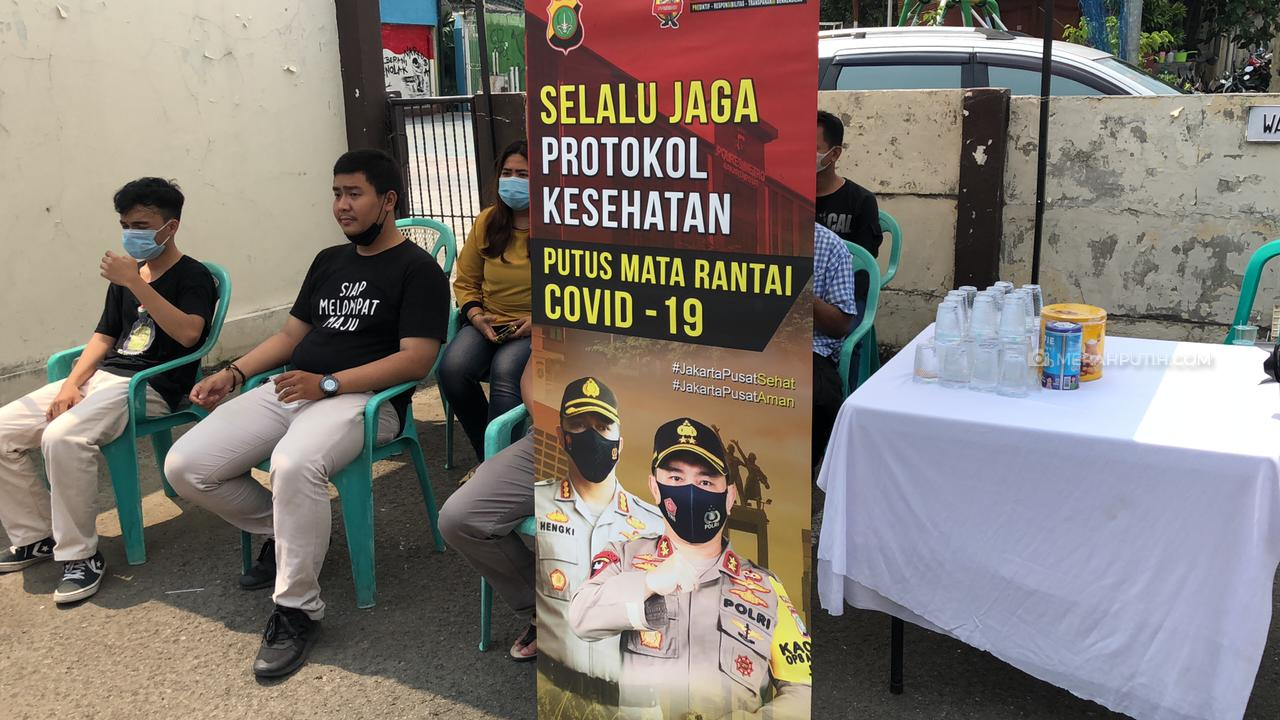 Tiba di Jakarta, Pemudik Jalani Tes Swab di Polsek Gambir
