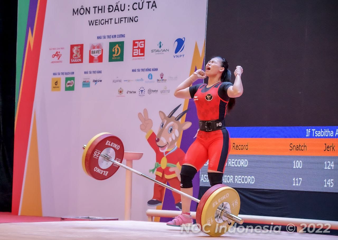 Tsabitha Alfiah Ramadani meraih medali perunggu SEA Games 2021 Vietnam dari nomor women 64 kg yang digelar di Hanoi Sports Training and Competition Center, Sabtu (21/5). NOC Indonesia/MP Media/Evan Andraws)