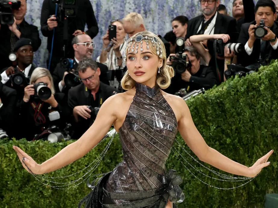 Heidi Klum Nyamar Jadi Marmer Hingga Van Gogh Bangkit dari Kubur di Met Gala 2026