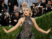 Heidi Klum Nyamar Jadi Marmer Hingga Van Gogh Bangkit dari Kubur di Met Gala 2026