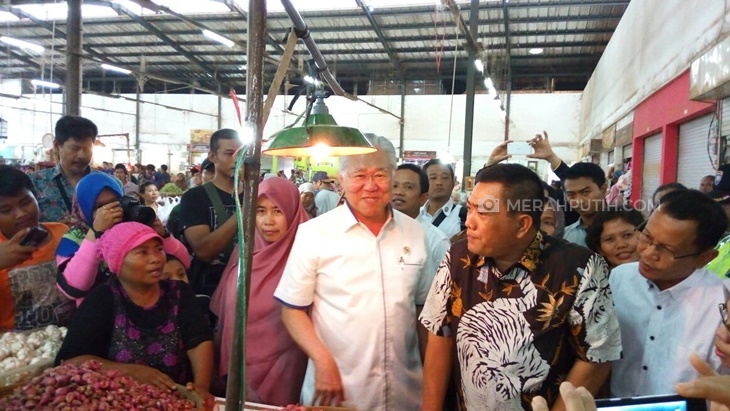 Mendag Perintahkan Bulog Beli Bawang Merah Petani