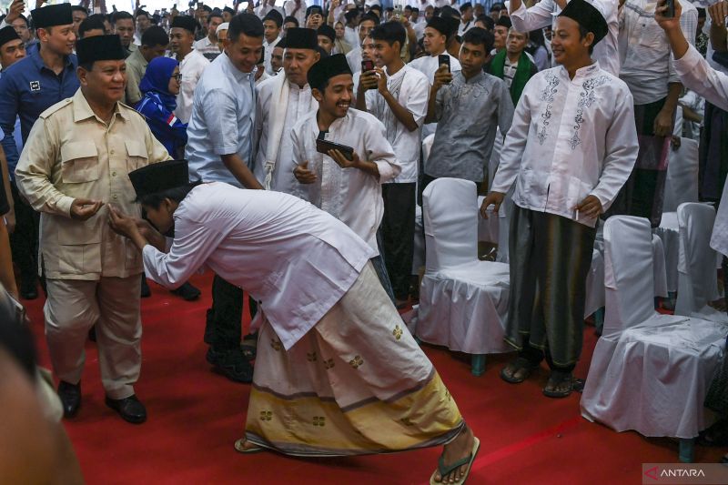 Prabowo Masuk Kerja, Gibran Kampanye di Tangerang