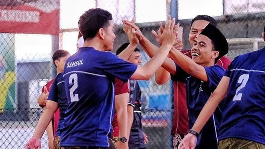 Gibran 'Samsul' Jokowi Cetak 2 Gol di Laga Futsal Sarungan Gus se-Jawa