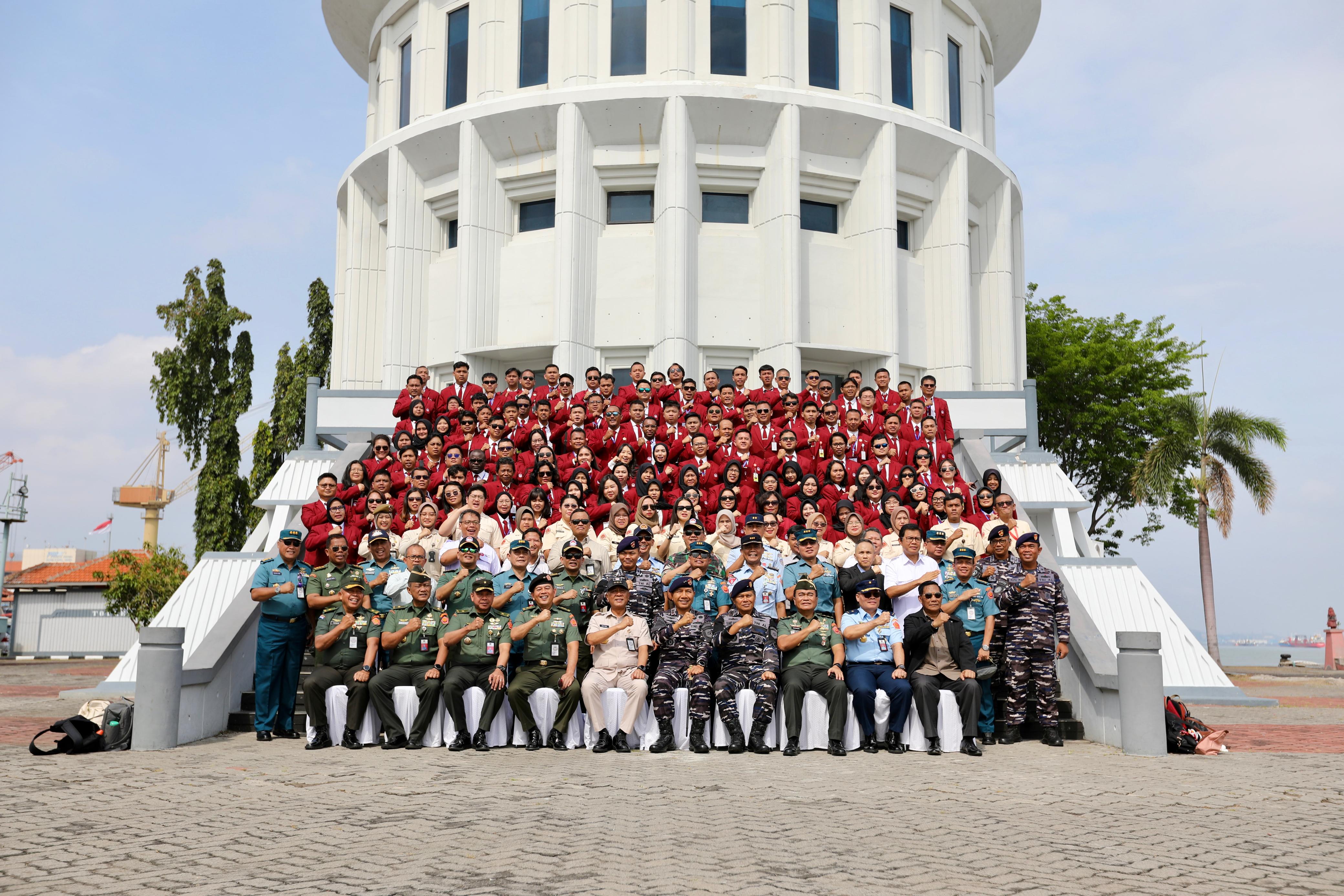 Mahasiswa Magister Pertahanan Unhan RI Rasakan Sensasi Langka Terbang Bareng Pesawat Patroli Maritim CN-235