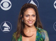 Fakta Menarik di Balik Green Versace Dress Jennifer Lopez