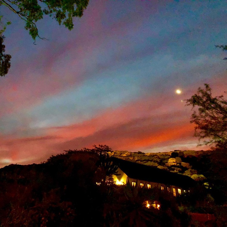 Suasana malam di Bushman Kloof. (Foto: instagram.com/sarah_nicho)