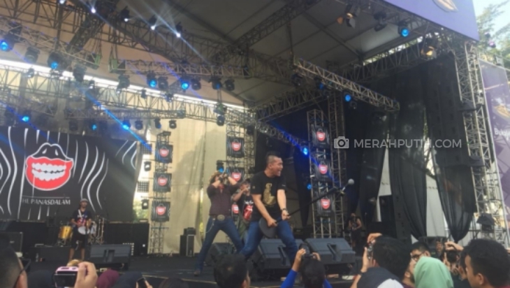 The Panas Dalam Ajak Pengunjung Synchronize Fest 2018 Bergoyang Sambil Tertawa