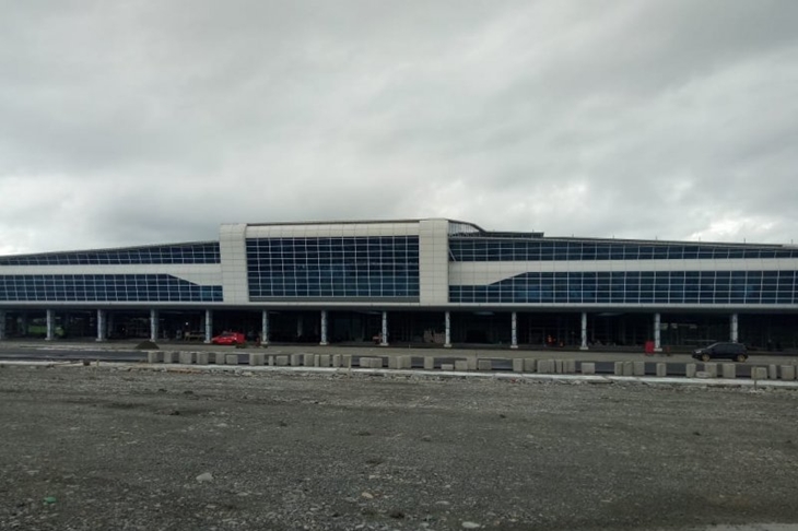 Gedung Terminal Penumpang Bandara Mozes Kilangin Timika (sisi selatan) yang dibangun oleh Kementerian Perhubungan segera dioperasikan secara parsial dalam waktu dekat. (ANTARA/Evarianus Supar)