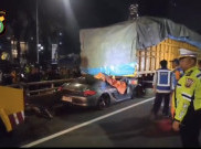 Sopir Porsche Tewas Tabrak Belakang Truk di Tol Dalam Kota