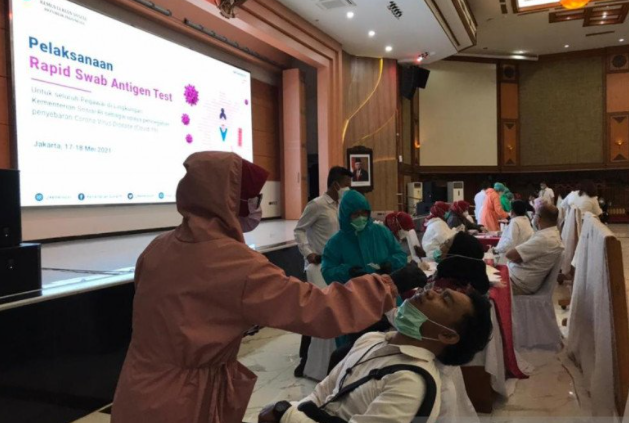 Hari Pertama Kerja Pasca Lebaran, Seluruh Anak Buah Tri Rismaharini Jalani Tes Antigen