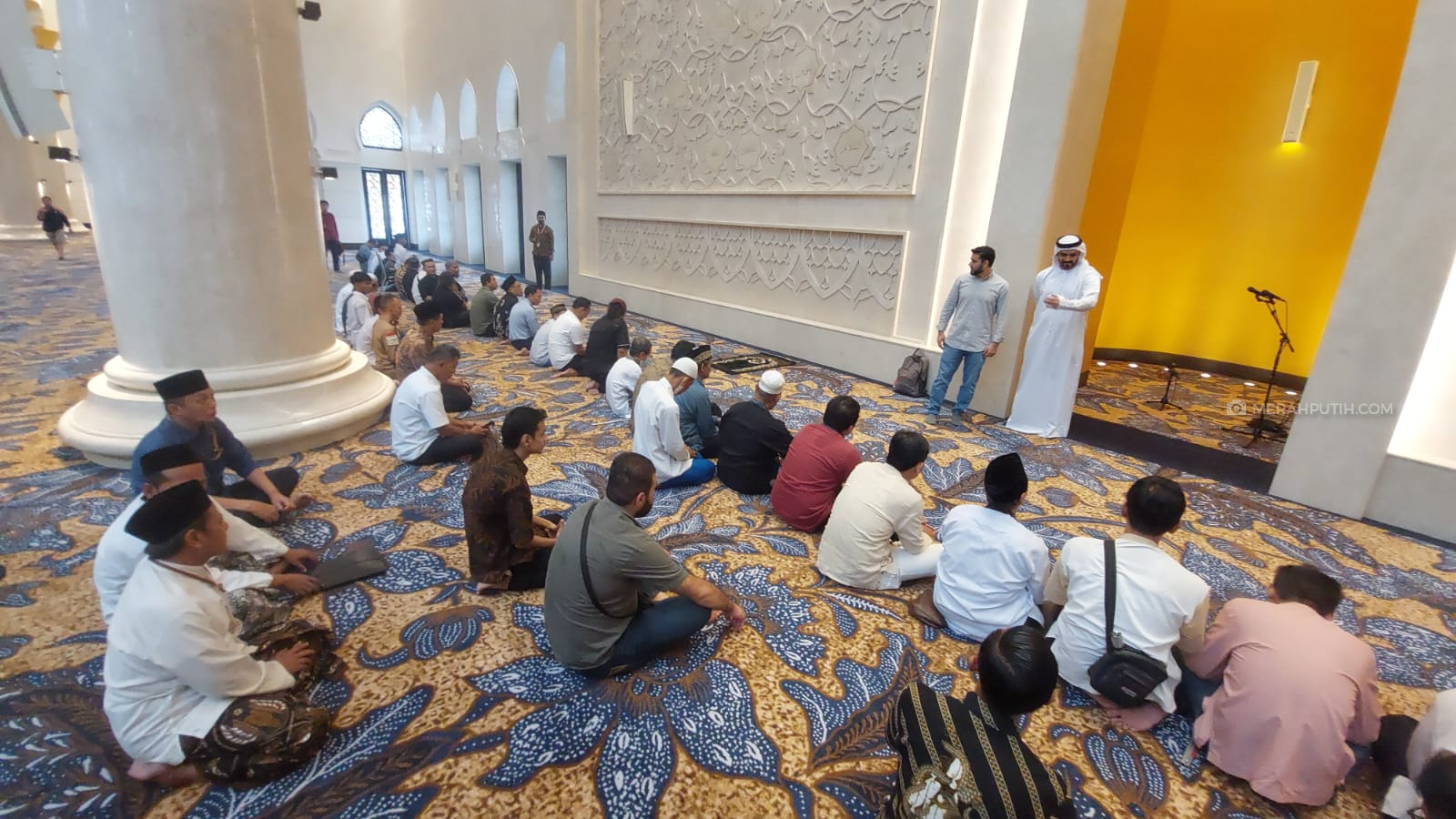 Persiapan Masjid Raya Zayed Solo Sebelum Dibuka untuk Umum