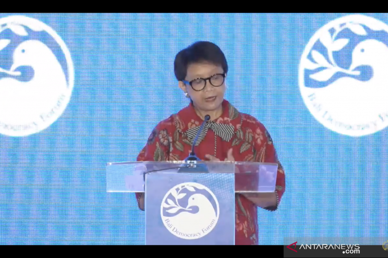 Menteri Luar Negeri RI Retno Marsudi dalam pembukaan Bali Democracy Forum (BDF) ke-14 yang dipantau dari Jakarta, Kamis (9/12/2021). (ANTARA/Aria Cindyara)