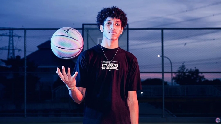 Keren, Derrick Michael Pebasket Indonesia Pertama yang Main di NCAA
