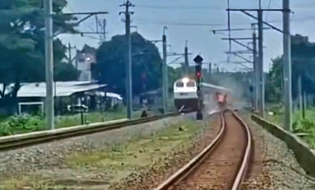 KA Bangunkarta Hantam Mobil dan 2 Motor di Prambanan, 3 Orang Tewas