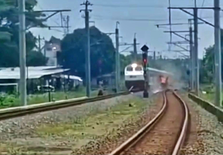 KA Bangunkarta Hantam Mobil dan 2 Motor di Prambanan, 3 Orang Tewas