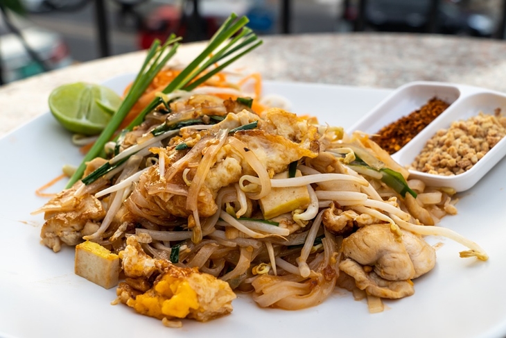 Pad Thai sangat terkenal sebagai sajian mi dari Thailand.(Foto: Pixabay/ctwtn)