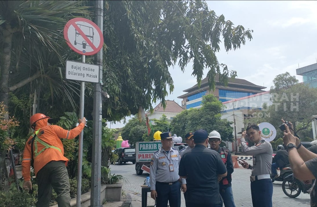 Dishub Solo Pasang Rambu Larangan, Persempit Gerak Bajaj dalam Angkut Penumpang