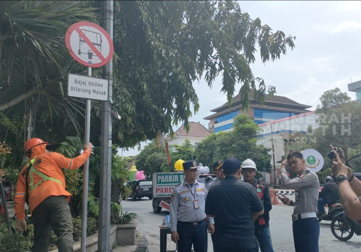 Dishub Solo Pasang Rambu Larangan, Persempit Gerak Bajaj dalam Angkut Penumpang