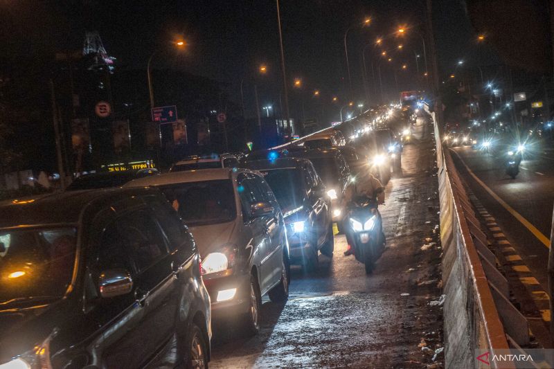 Tol Padat, Pemudik Diminta Gunakan Jalur Arteri