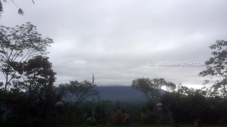 Belum Stabil, Gunung Agung Masih Berstatus Siaga