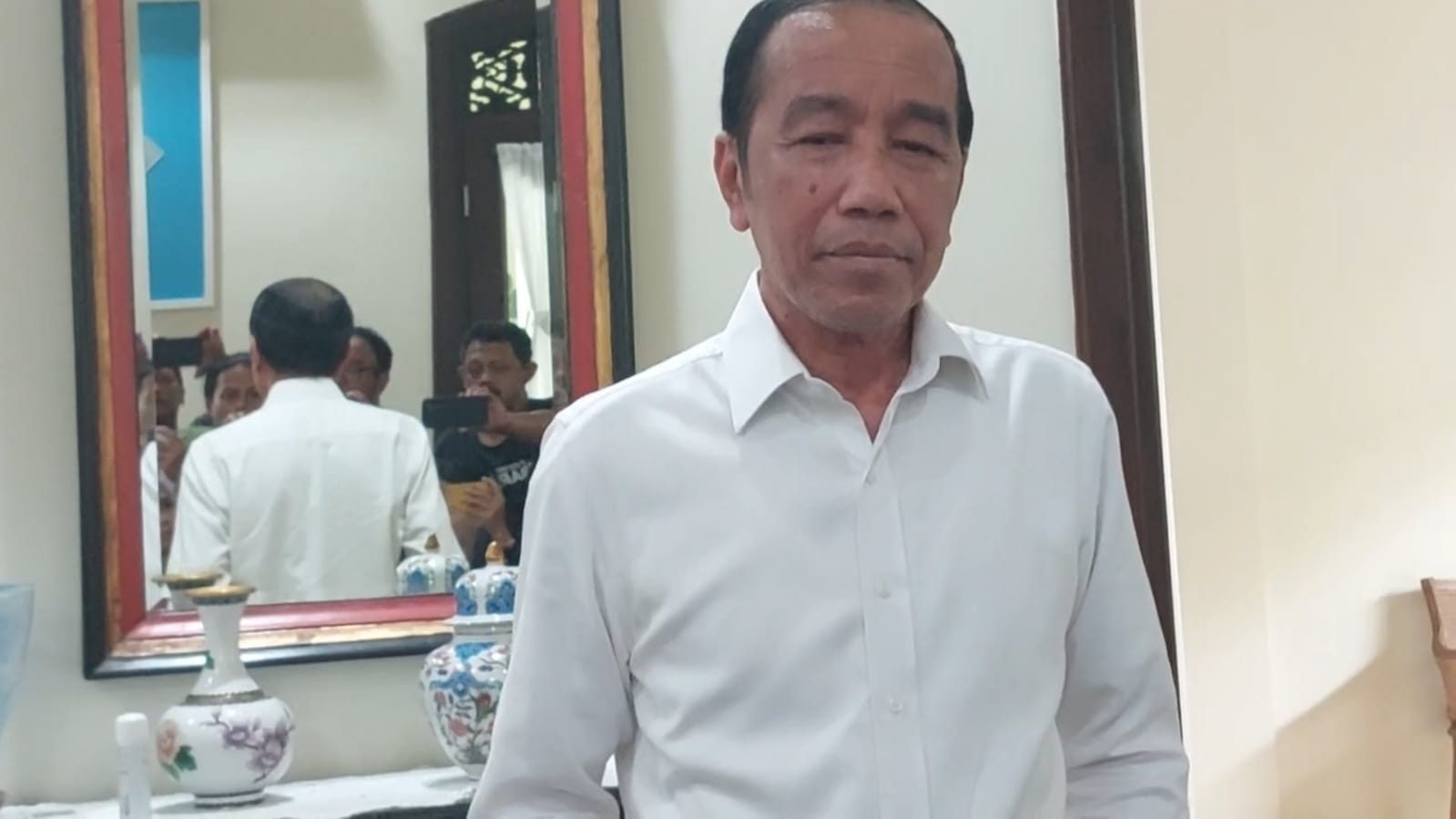 Kapal Tambang Nikel Raja Ampat Pakai Nama JKW dan Iriana, Jokowi Dukung Izinnya Dicabut