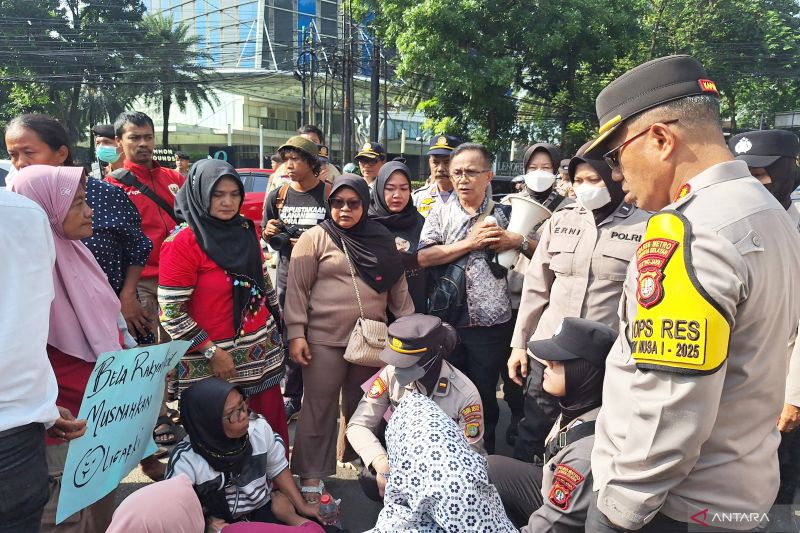 protes pedagang pasar barito