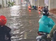 Tinggal 34 RT dan 19 Ruas Jalan Kebanjiran hingga Pukul 9 Pagi, Ada yang Mengungsi di Peti Kemas