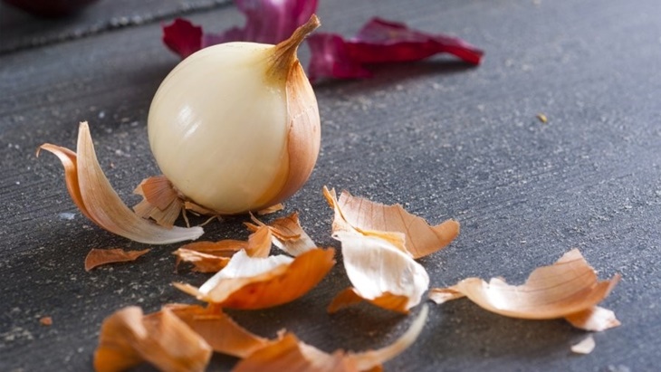 Sering Memotong Bawang? Kulitnya Jangan Dibuang