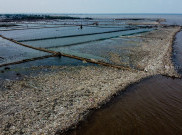 'Muara Sampah' di Sungai Cisadane Tangerang