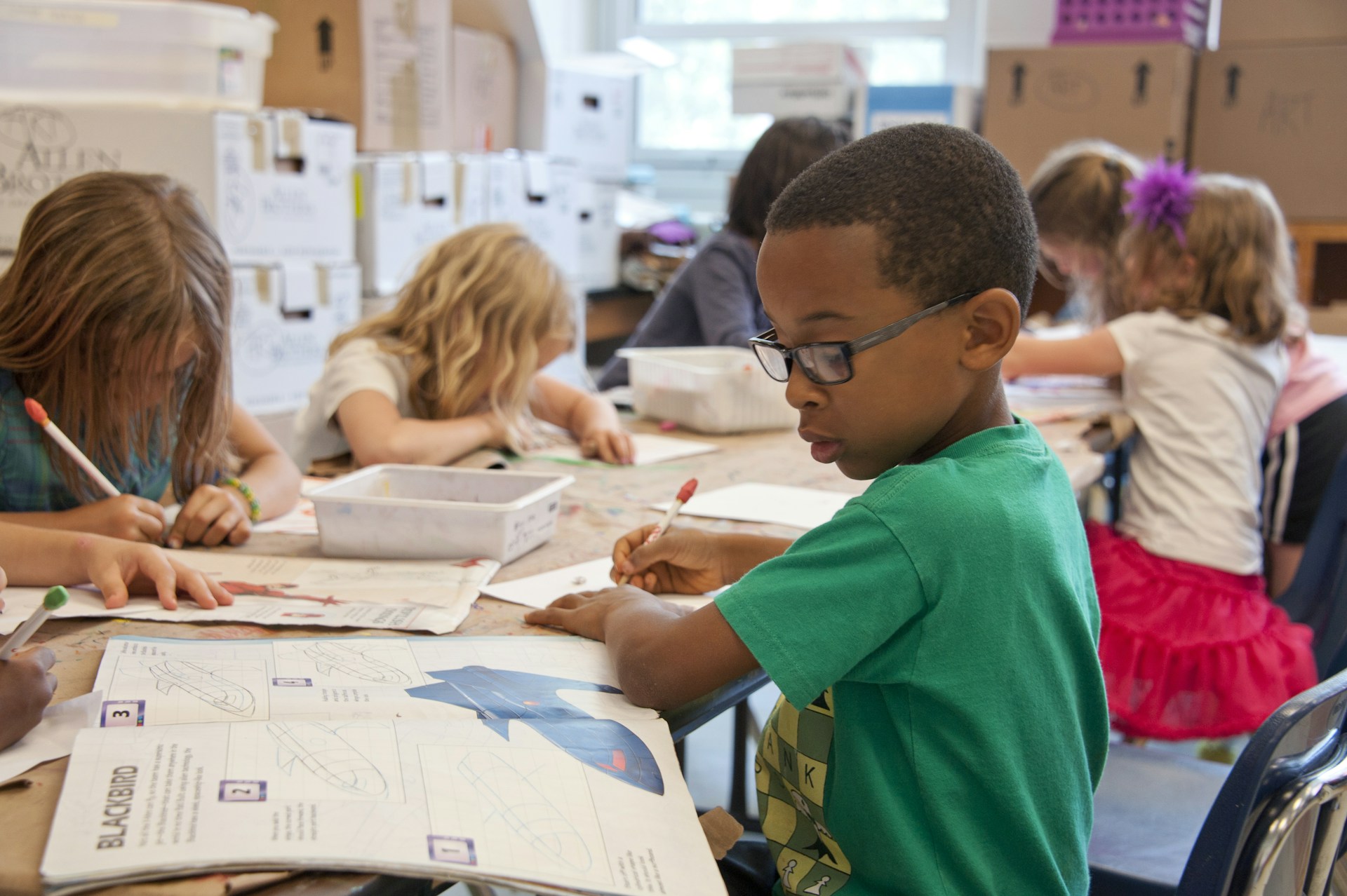  Newsom ingin anak sekolah fokus belajar saat di dalam kelas. (Foto: Unsplash/CDC)