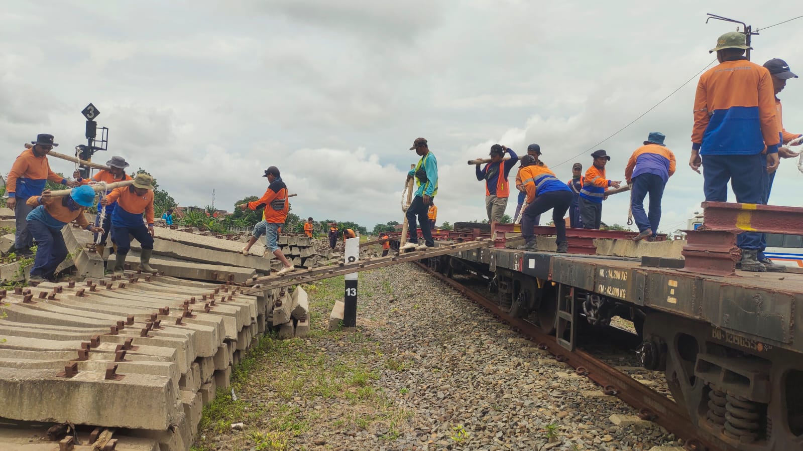 Jalur Rel di Grobogan Masih Amblas, Sejumlah Perjalanan Kereta Api Terlambat