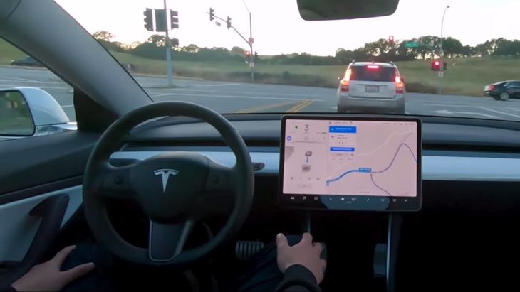 Mobil Tesla Kini Bisa Deteksi Lubang untuk Adaptasi Suspensi