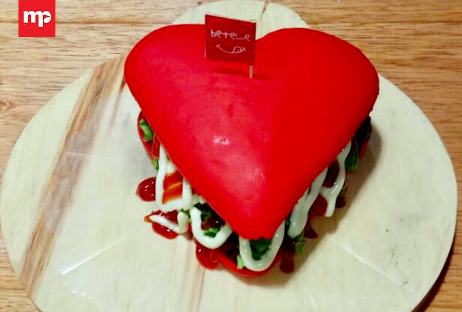 Burger Love Menu Spesial Betewe Cafe di Bulan Kasih Sayang