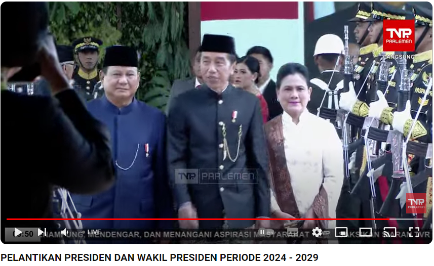 Jokowi Disambut Prabowo Saat Tiba di MPR