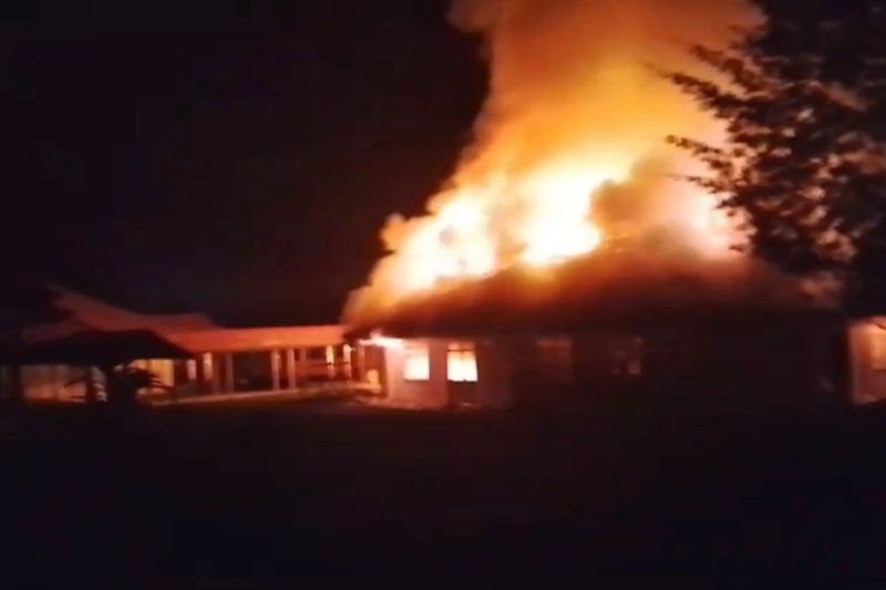 Dinas-Dinas Pemkab Puncak Papua Dibakar Massa Imbas Ricuh Dana Desa