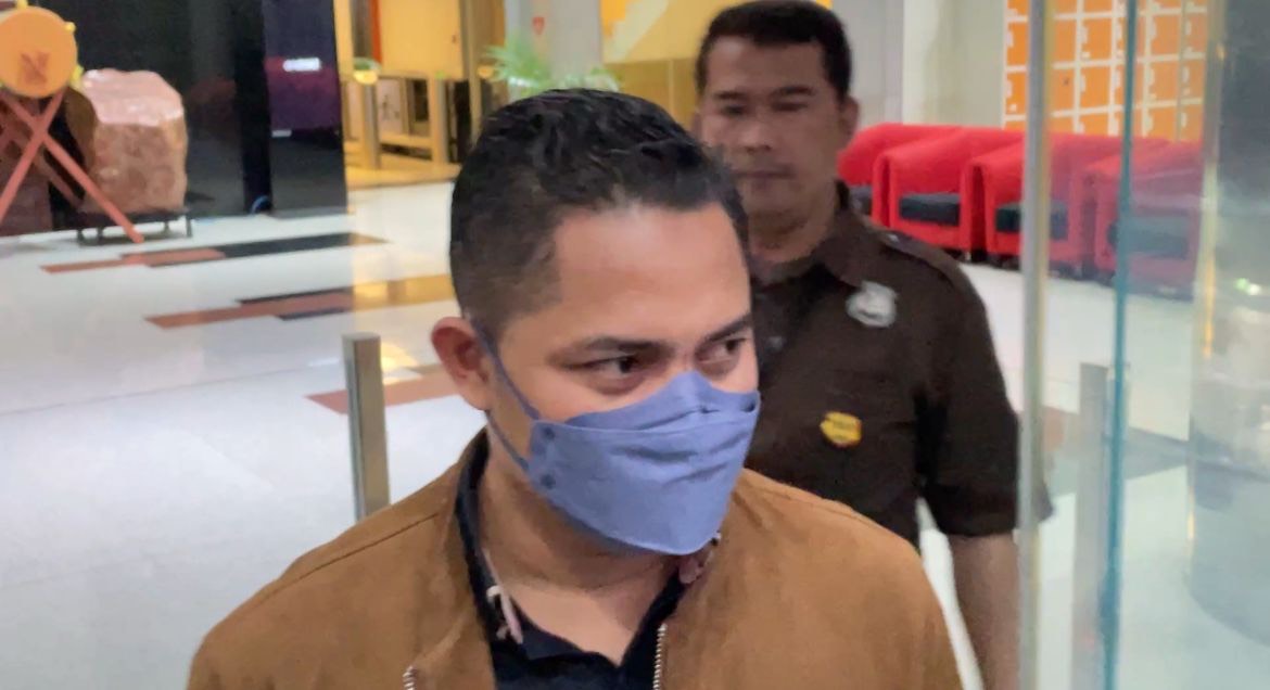 Adik Febri Diansyah Irit Bicara usai Diperiksa KPK