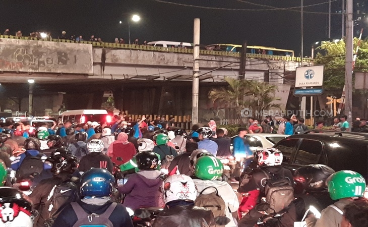  Akibat Kerusuhan, Sejumlah Ruas Jalan Macet Total
