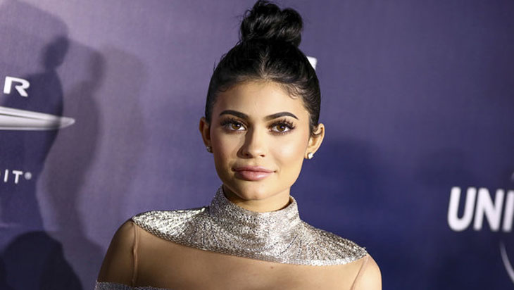 Tepat Berumur Sebulan, Begini Rupa Bayi Kylie Jenner