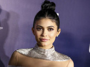 Tepat Berumur Sebulan, Begini Rupa Bayi Kylie Jenner