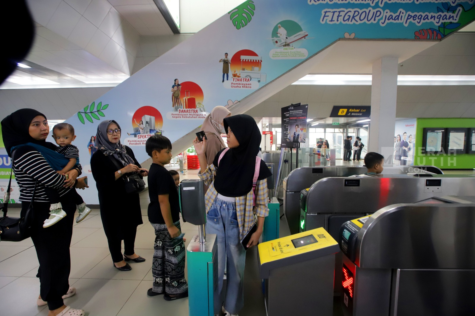 Warga Nikmati Tarif Rp1 untuk TransJakarta, MRT, dan LRT di HUT ke-499 Jakarta