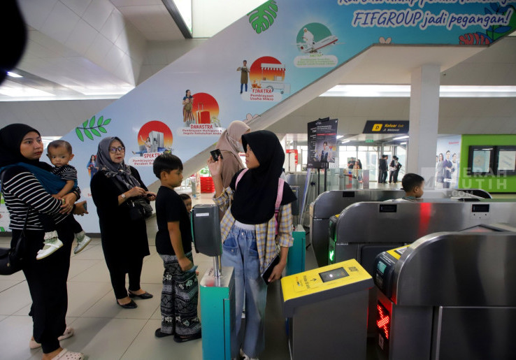 Warga Nikmati Tarif Rp1 untuk TransJakarta, MRT, dan LRT di HUT ke-499 Jakarta