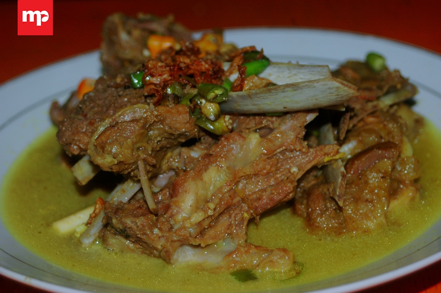 Gurihnya Tengkleng Porsi Jumbo di 'Warung Tengkleng Gajah' Yogyakarta