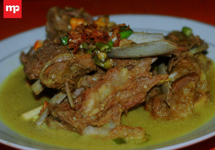 Gurihnya Tengkleng Porsi Jumbo di 'Warung Tengkleng Gajah' Yogyakarta
