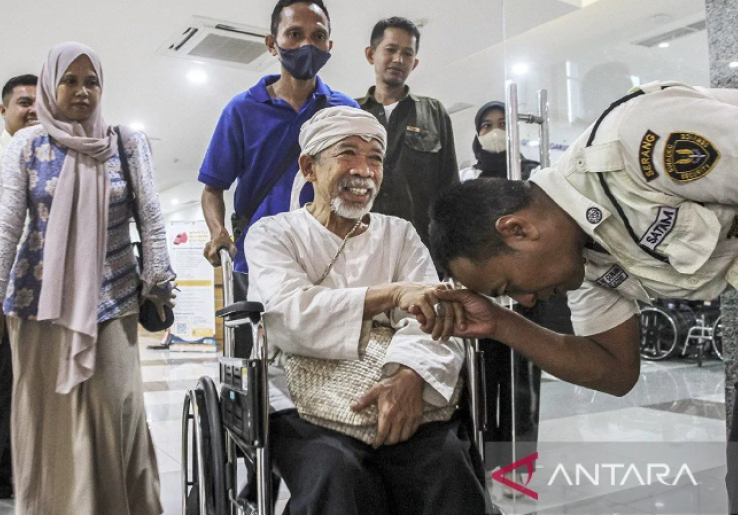 Mantan Anggota DPR dan Pelawak Senior Qomar Tutup Usia