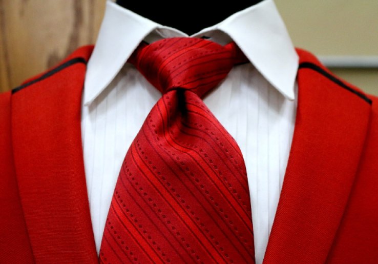 Agar Kerah Baju Tidak Ganggu Penampilan, Begini Triknya