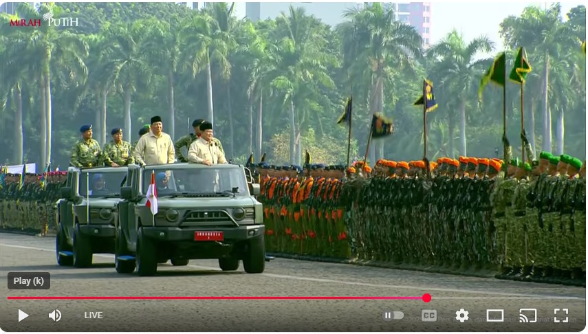 Sebelum Upacara HUT TNI, 6 Pesawat Bermanuver di Langit Monas Jakarta 