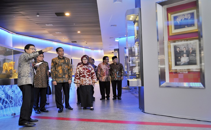 Presiden Jokowi dan Direktur Bursa Efek Jakarta