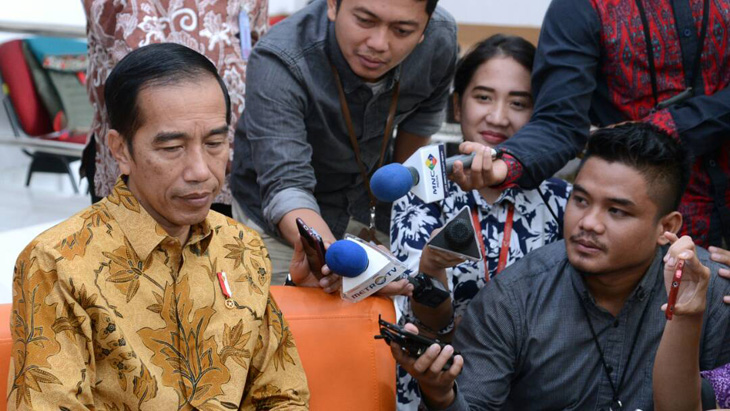 Buka Puasa dengan Wartawan, Jokowi Bagi-bagi Sepeda