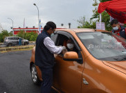 Ribuan Warga Cirebon Divaksin Secara Drive Thru